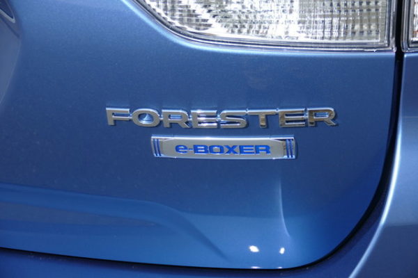 フォレスターe-BOXERの違い、加速感、実燃費